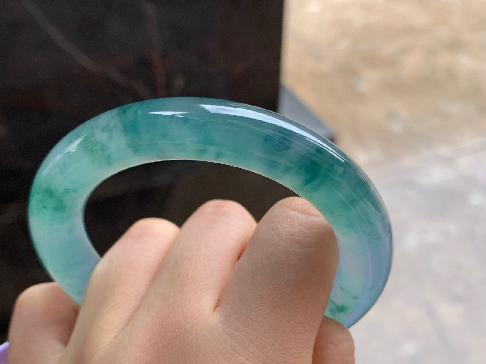 57-12
冰蓝紫圆条手镯^_^鲜艳