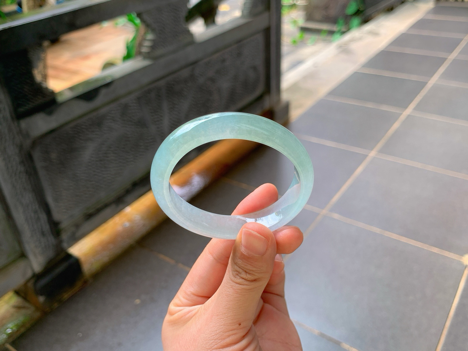 ｜54圈口
冰透晴水贵妃镯，
干净通透，素雅百搭，久戴温润养人
一件温柔配饰，陪你四季日常，