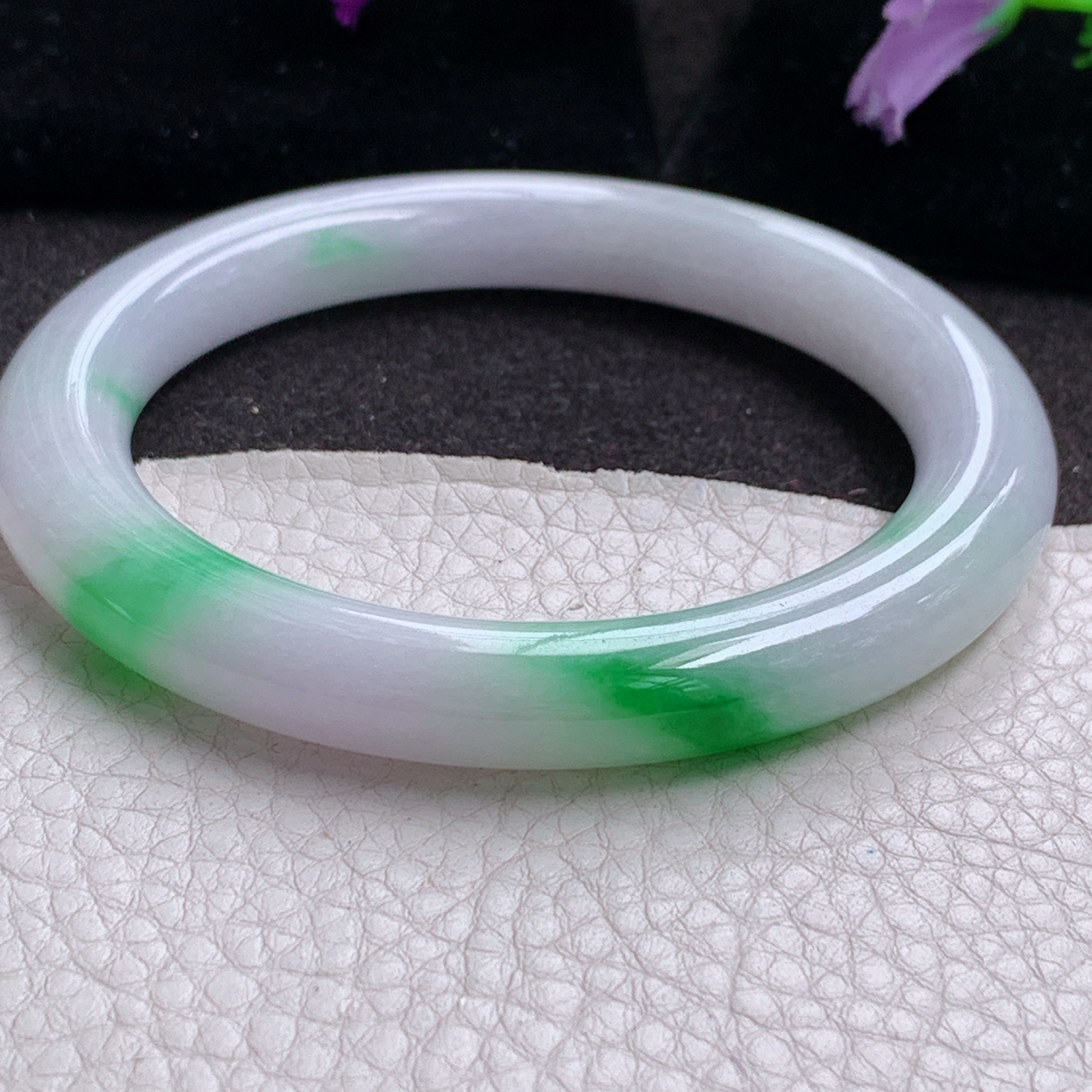 Xc实拍60*9.8*10.5大圈口圆条阳绿缅甸翡翠手镯 白底青圆镯子玉手环叮当美人镯