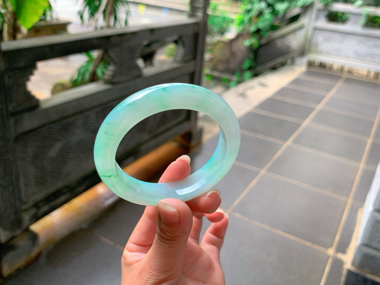 ｜54圈口
冰晴底，飘绿丝花，底妆胶润细腻自然清爽，温婉优雅，大美人的气质