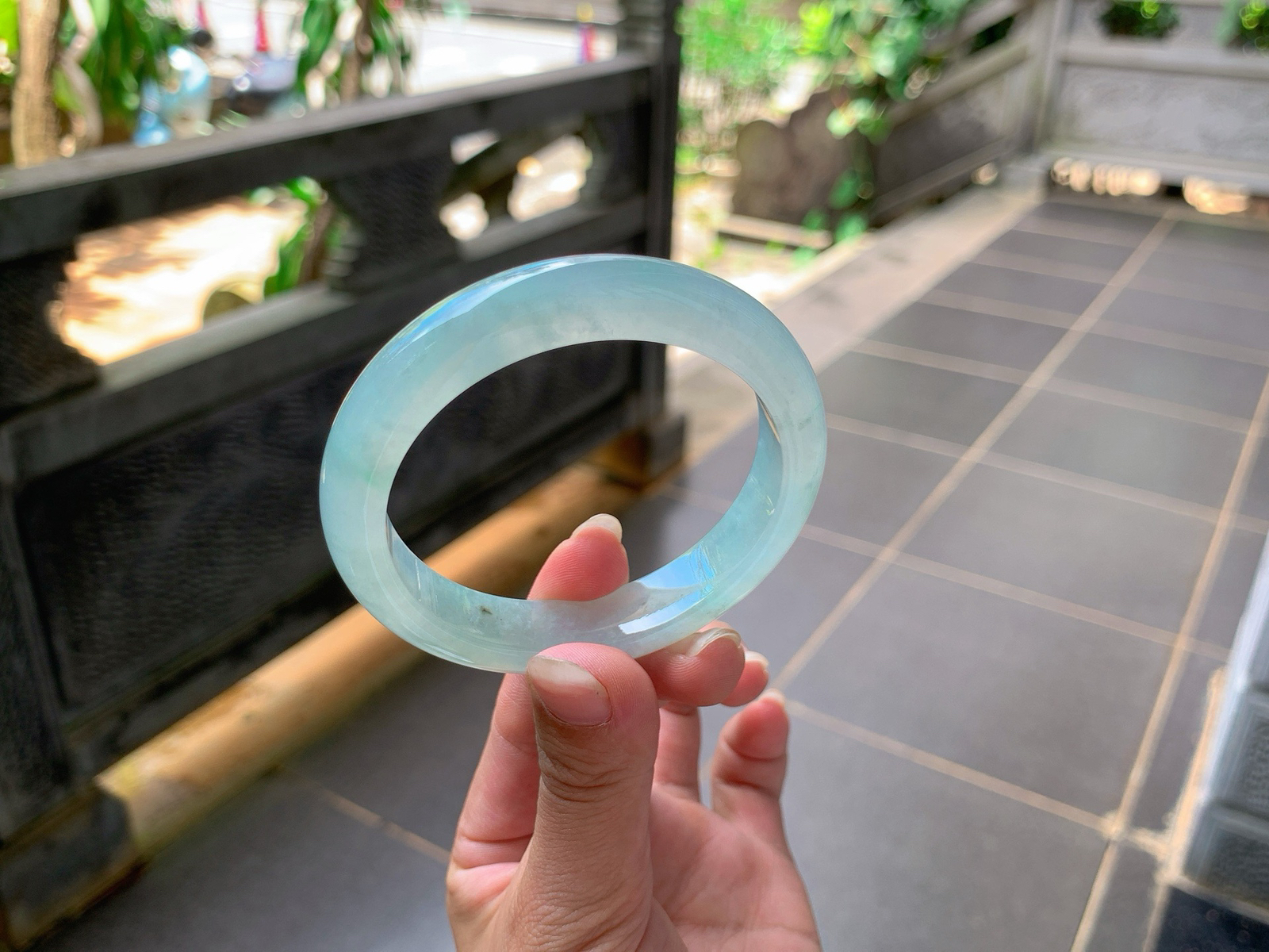 ｜55圈口
冰晴底，飘丝丝绿花，有小美人痣，胶透性，素雅清新
