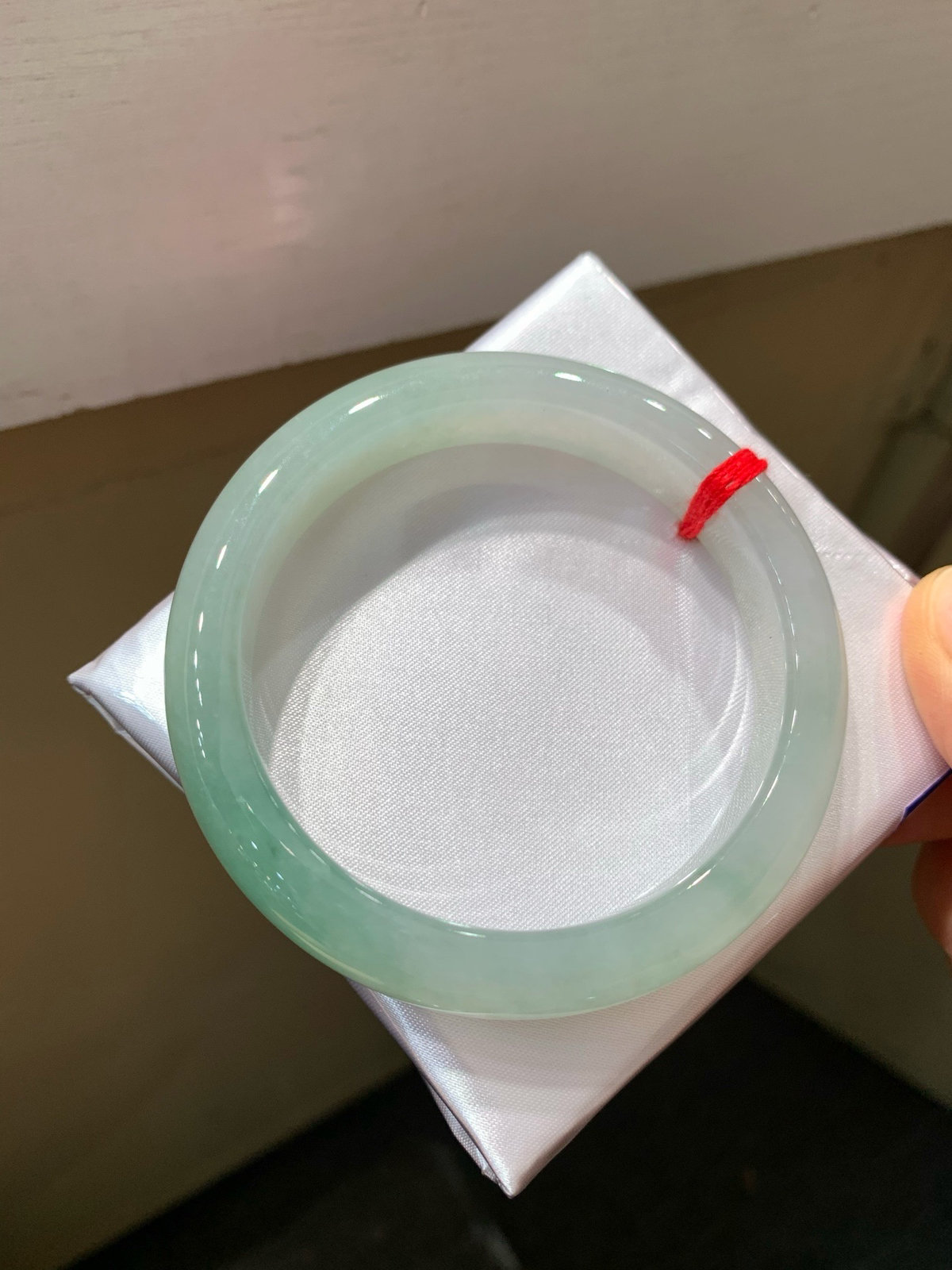 尺寸57.5/12.3/8.5手镯，水润细腻
清新甜美