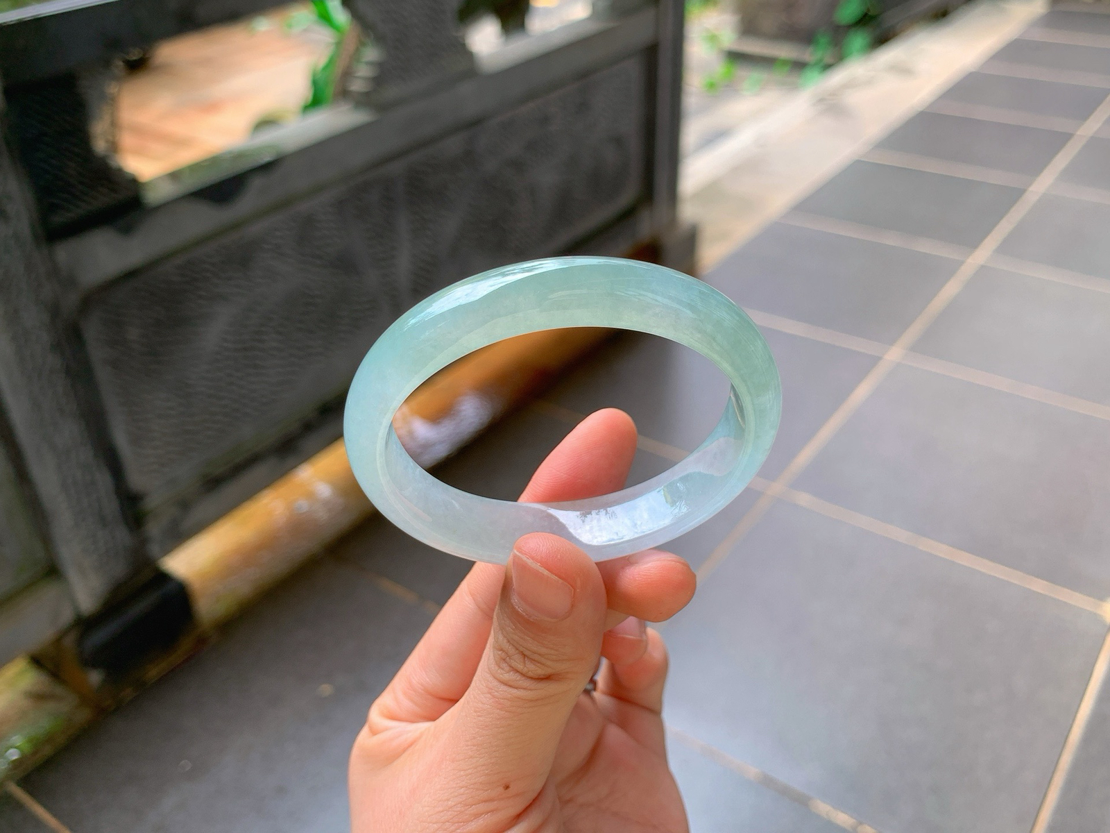 ｜54圈口
冰透晴水贵妃镯，
干净通透，素雅百搭，久戴温润养人
一件温柔配饰，陪你四季日常，