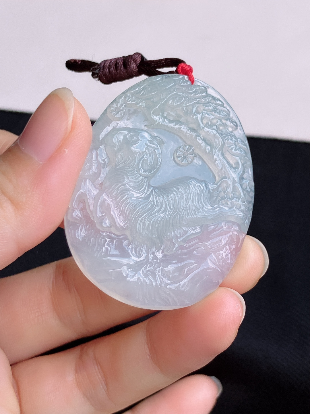 冰透底色生肖羊牌，晶莹剔透，尺寸50.3/39/5.5/自然光实拍