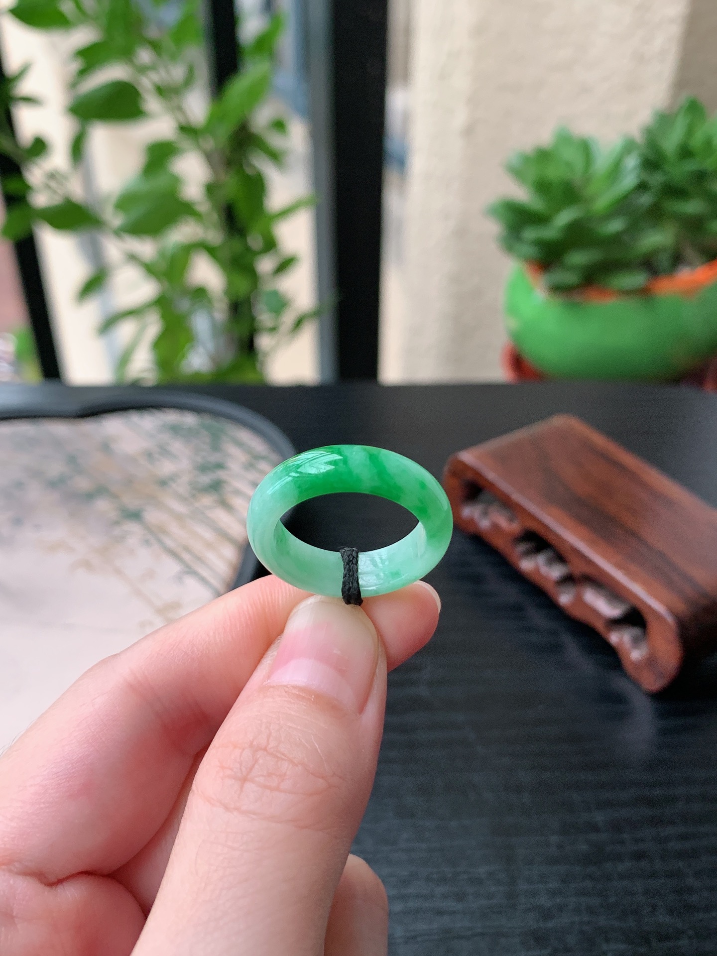 老坑冰种胶感飘阳绿素面戒指 裸石尺寸:18-6-3.4mm