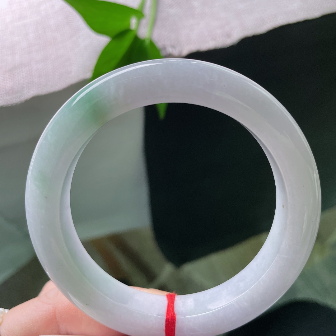 61.5/12.5/10.8，淡紫底正圈，一抹飘花点缀，种老，细润，大圈口，无裂，ss51006a