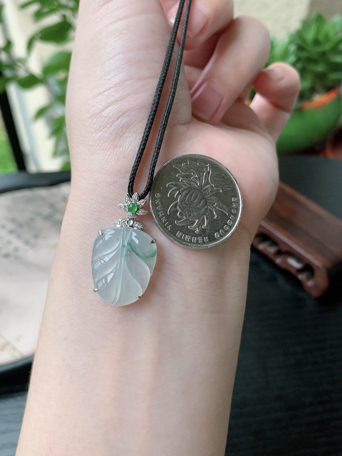 18k金镶嵌老坑冰种胶感飘花金枝玉叶吊坠 裸石尺寸:19.5-15.8-4.2mm