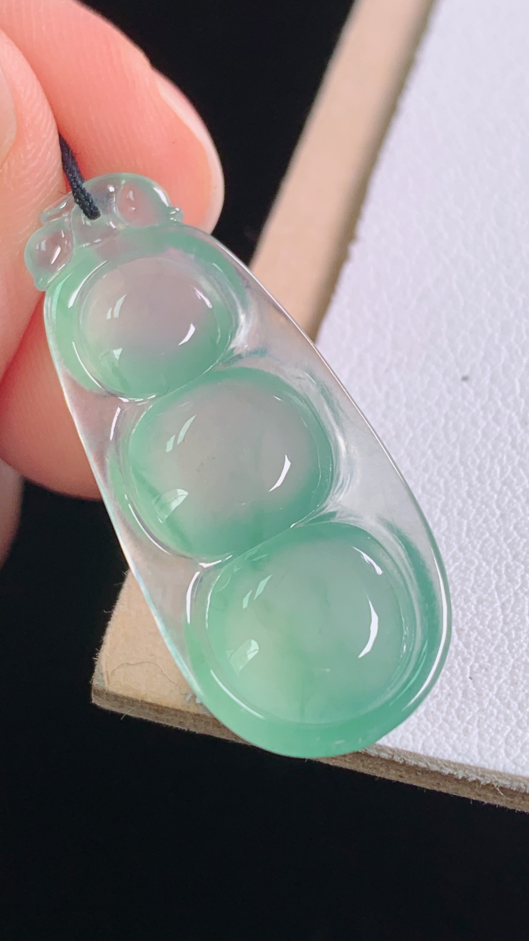 ️冰晴四季豆种色兼备，清透起光，无裂，尺寸:31.5-13.5-5.3mm 1