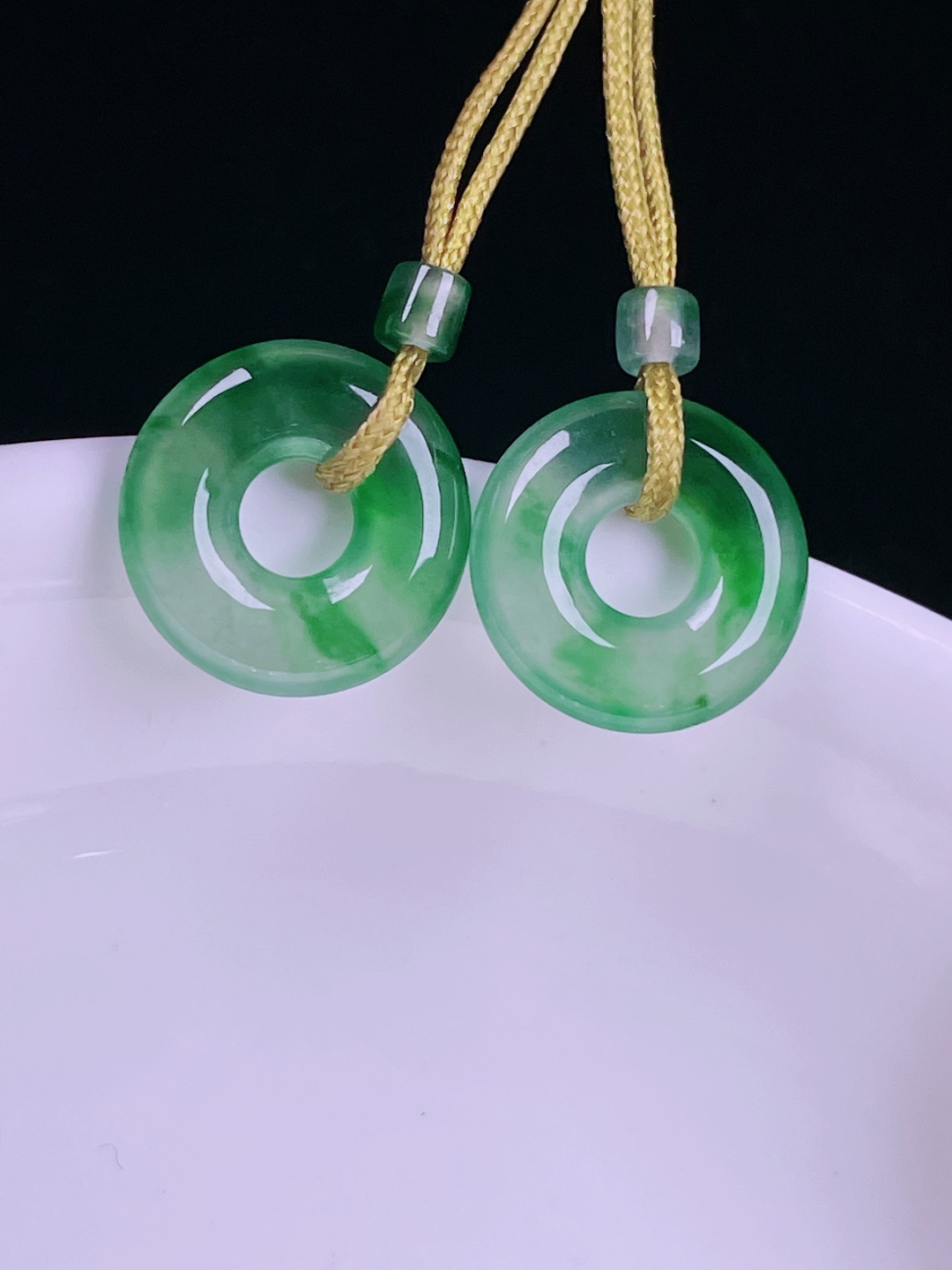 ️冰绿耳坠，老种起光 ，细底通透，尺寸：12/2.6mm0704