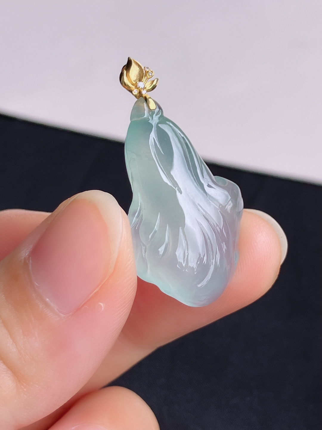 底色玉兰花，晶莹剔透，尺寸35/28.6/18/6.5/自然光实拍