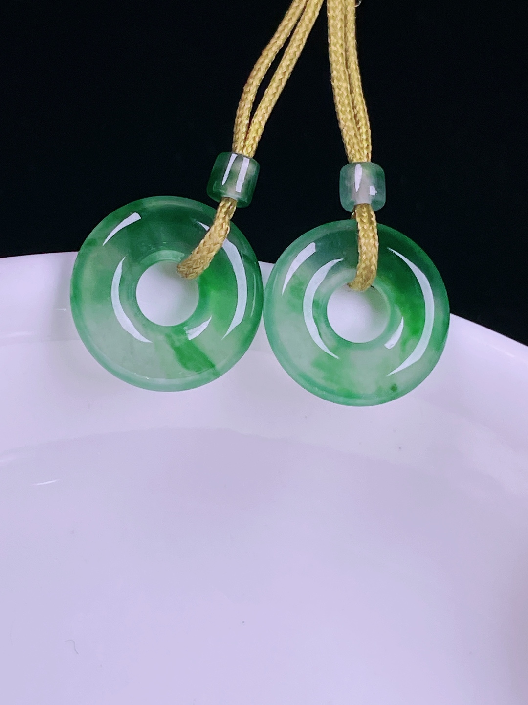 ️冰绿耳坠，老种起光 ，细底通透，尺寸：12/2.6mm0704