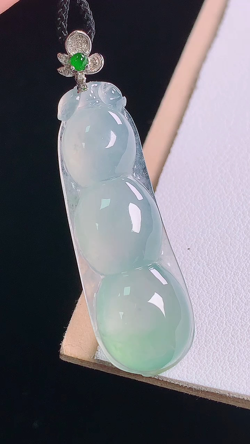 ️18K冰种四季豆吊坠，无裂，尺寸:50.2-43.0-14.9-6.7mm 1