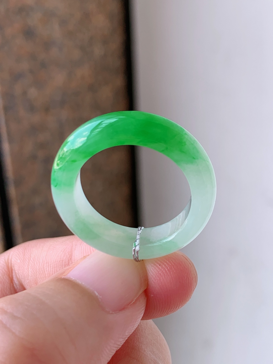 ️ 正阳绿指环，浓艳凝色，水头清亮，艳而不俗。裸石25.9-5.8-4圈口17.5 01