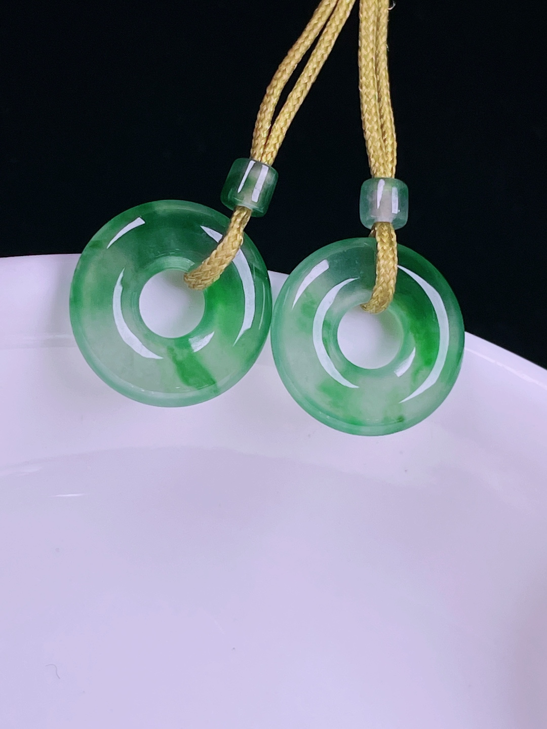 ️冰绿耳坠，老种起光 ，细底通透，尺寸：12/2.6mm0704