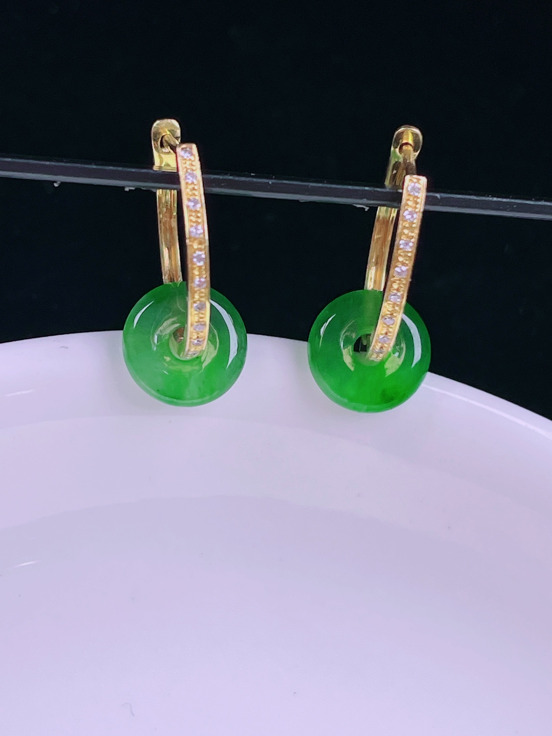 冰绿耳坠，老种起光 ，细底通透，尺寸：裸石8/2.5mm0704