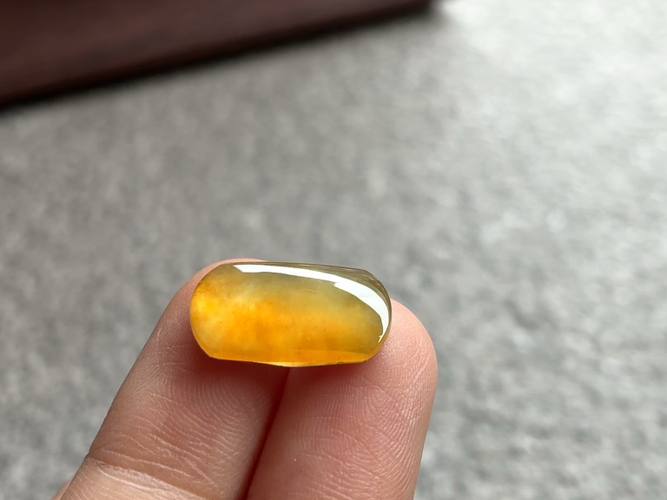 冰黄马鞍 尺寸：16.1×8.8×2.9