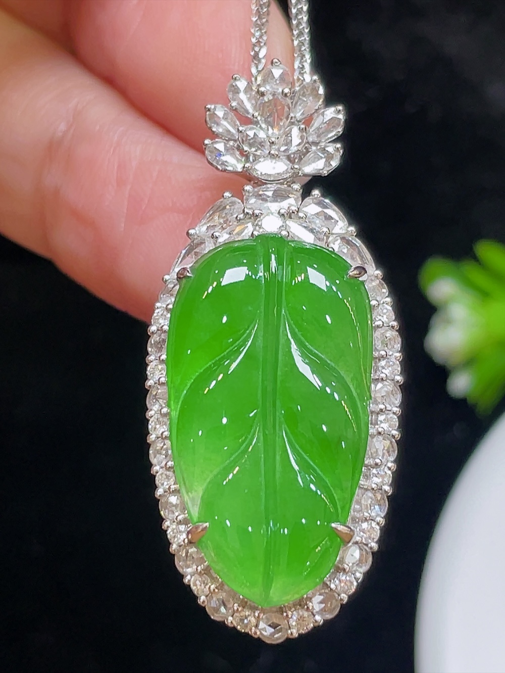 ️【高冰正阳绿，叶子】大件饱满，通透水润，玉质细腻，翠色鲜艳，18k金奢华钻石镶嵌️，23.5-12.9-3.2
