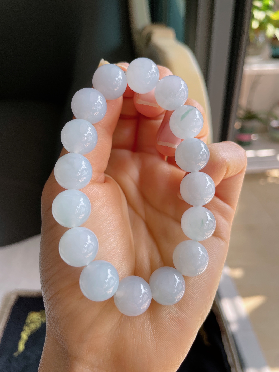 天然翡翠A货，冰润飘花白手串，尺寸：12.3mm。【编2416】