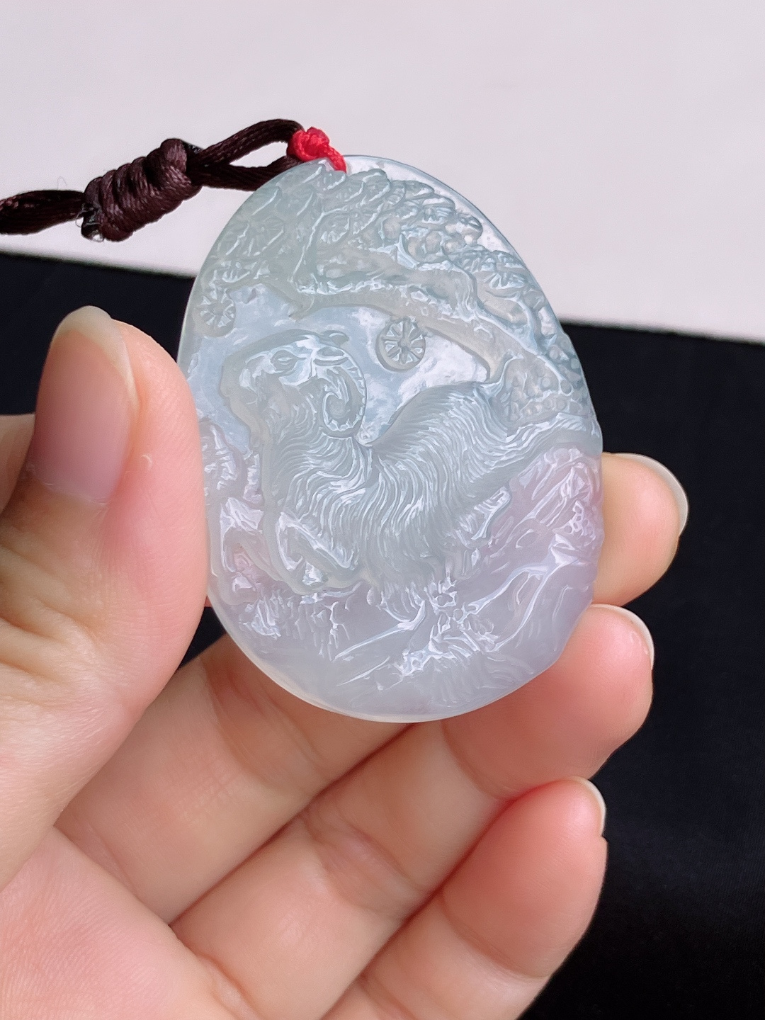 冰透底色生肖羊牌，晶莹剔透，尺寸50.3/39/5.5/自然光实拍