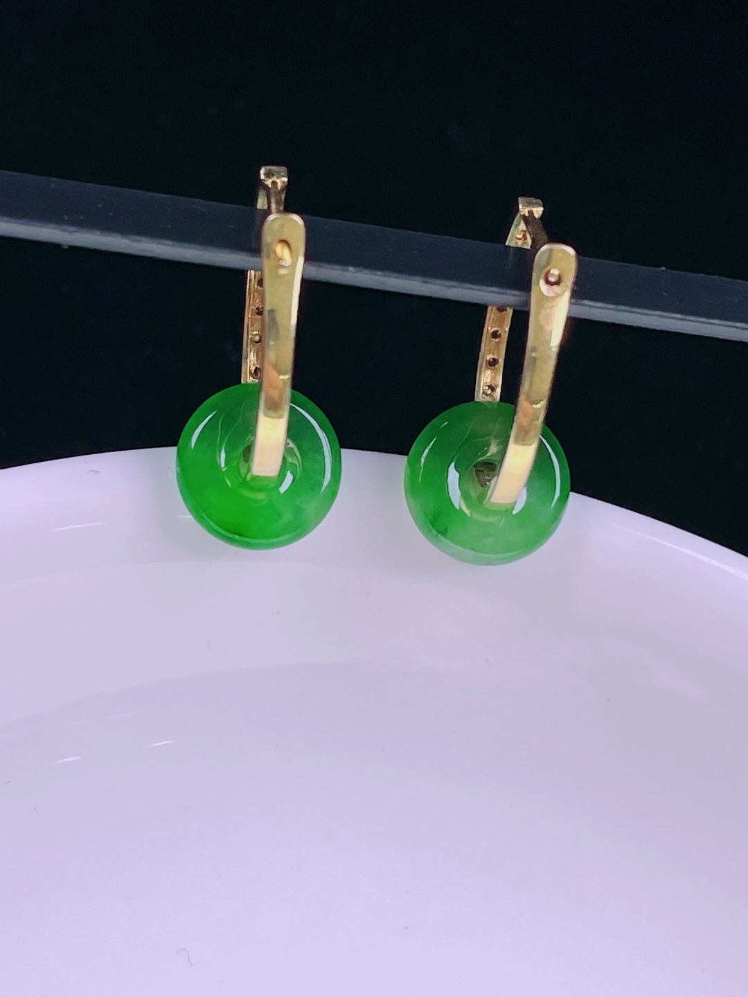 冰绿耳坠，老种起光 ，细底通透，尺寸：裸石8/2.5mm0704