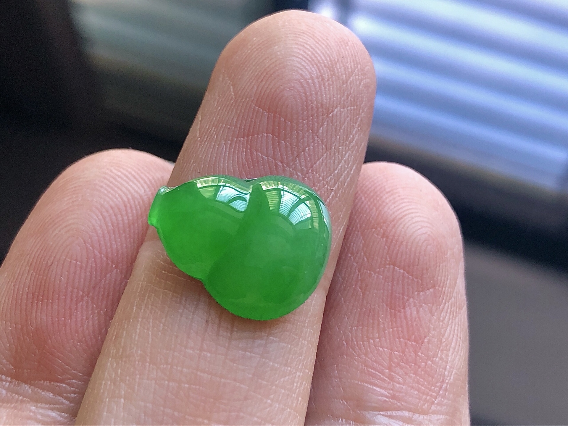 ️ 冰种阳绿葫芦， 色泽艳阳，通透水润，玉质细腻，夺目迷人，镶嵌效果，品相，无裂，尺寸14.6*1