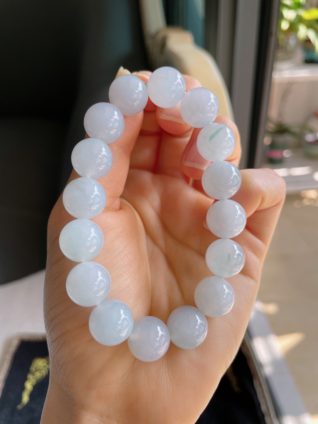 天然翡翠A货，冰润飘花白手串，尺寸：12.3mm。【编2416】