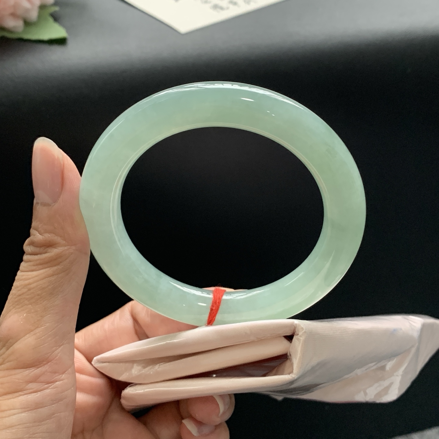 070343AX 冰油绿圆条翡翠手镯 55.7-10.8
