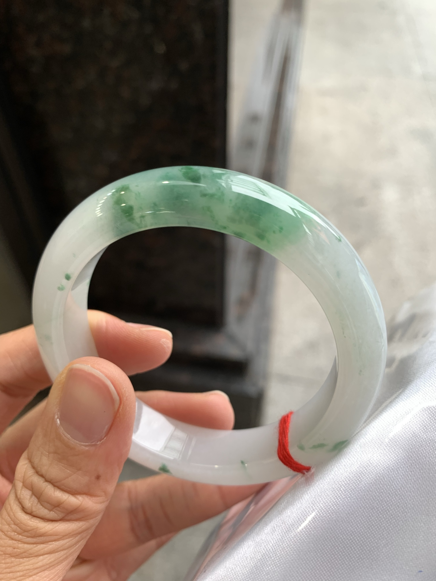 正圈飘绿花 无裂 尺寸：56/13/9 版型好
