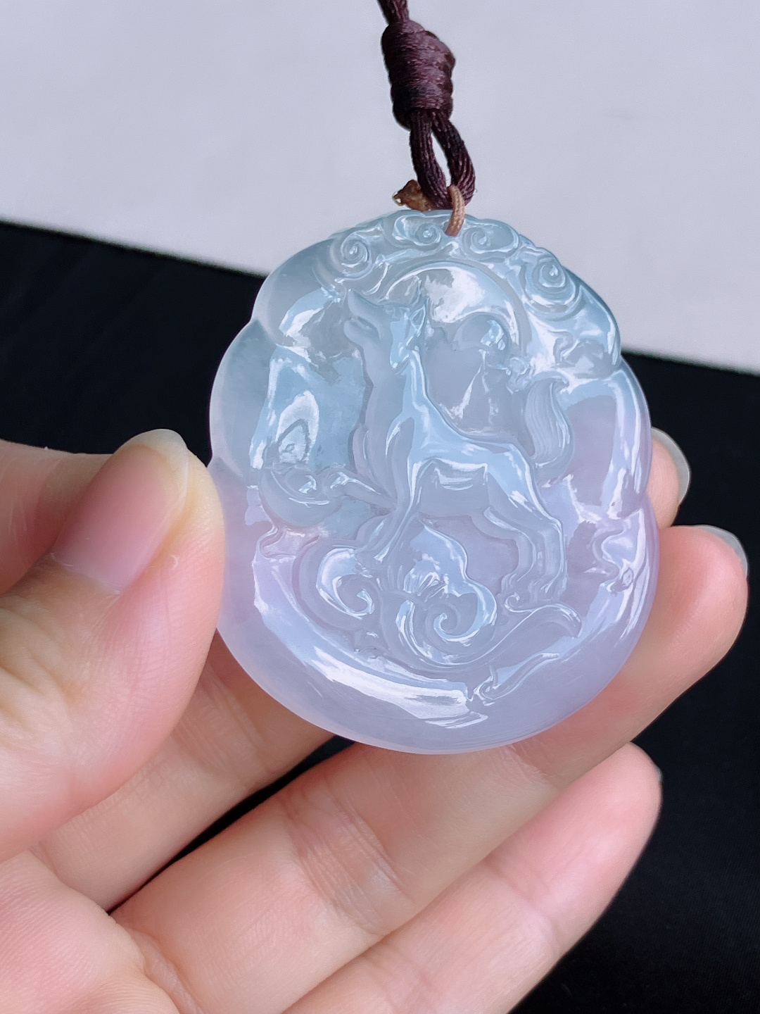 冰紫底生肖狗牌，晶莹剔透，尺寸48.8/43/5.8/自然光实拍