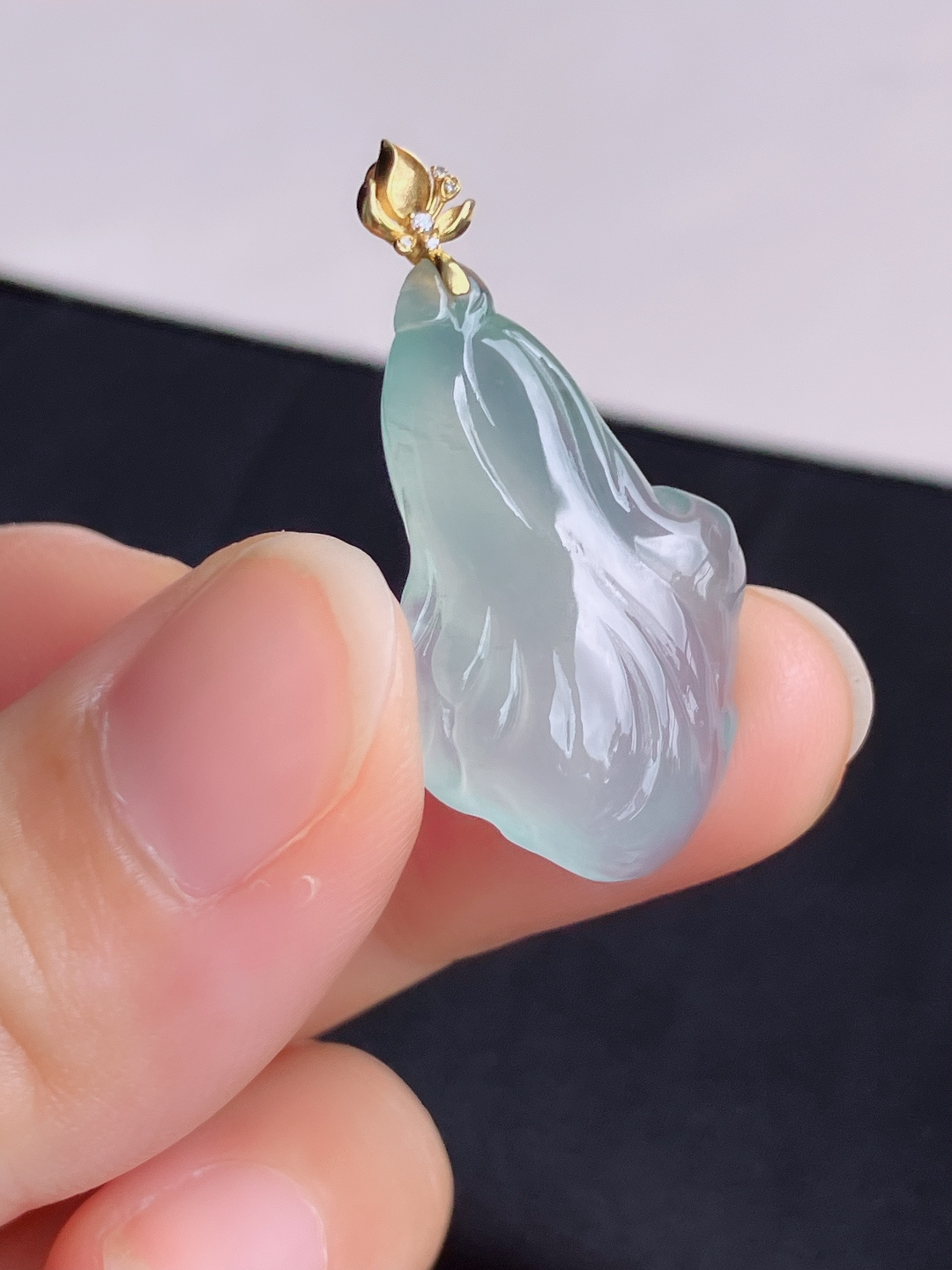 底色玉兰花，晶莹剔透，尺寸35/28.6/18/6.5/自然光实拍