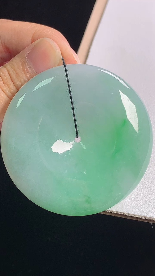 ️阳绿平安扣，无裂，尺寸:53.7-11.6mm 1