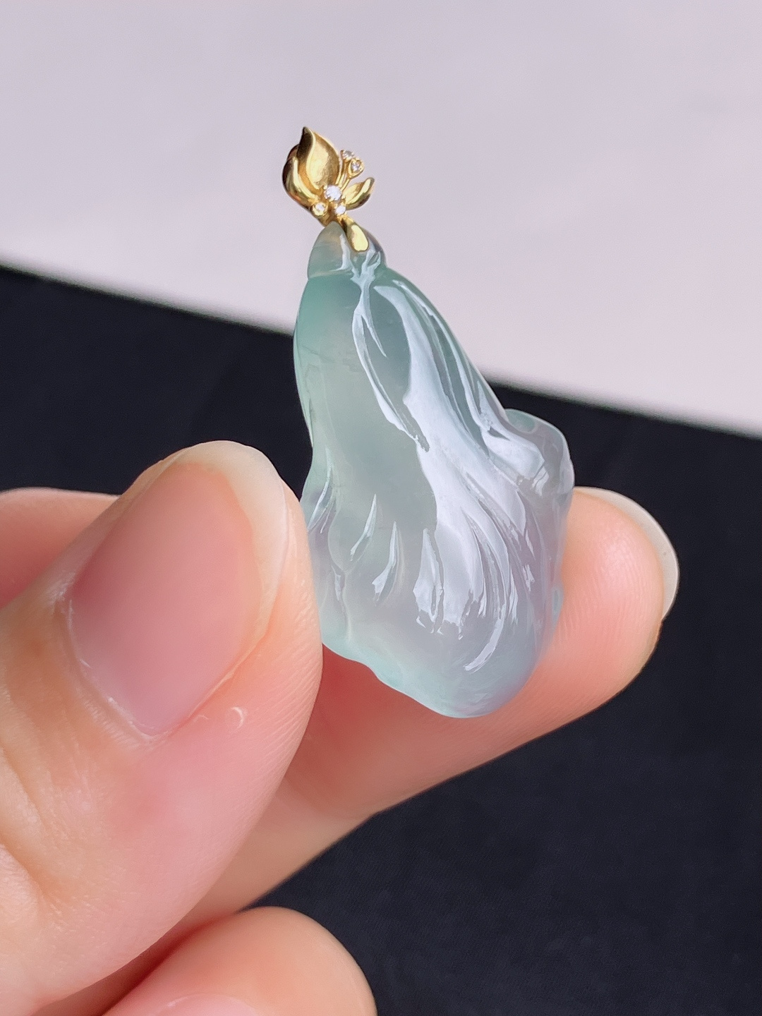 底色玉兰花，晶莹剔透，尺寸35/28.6/18/6.5/自然光实拍