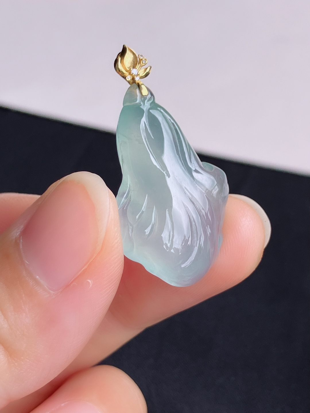 底色玉兰花，晶莹剔透，尺寸35/28.6/18/6.5/自然光实拍