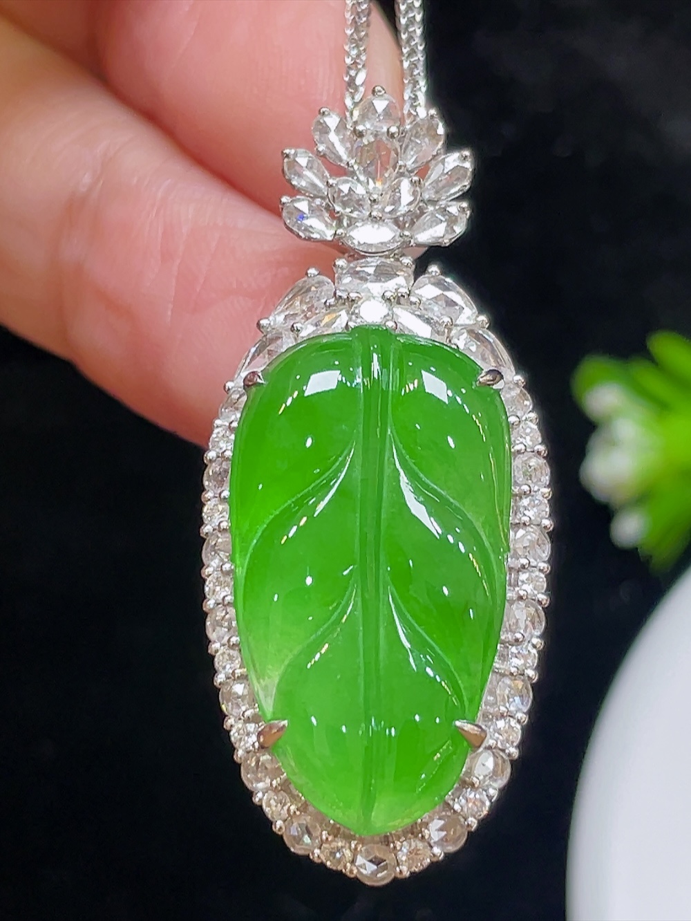 ️【高冰正阳绿，叶子】大件饱满，通透水润，玉质细腻，翠色鲜艳，18k金奢华钻石镶嵌️，23.5-12.9-3.2