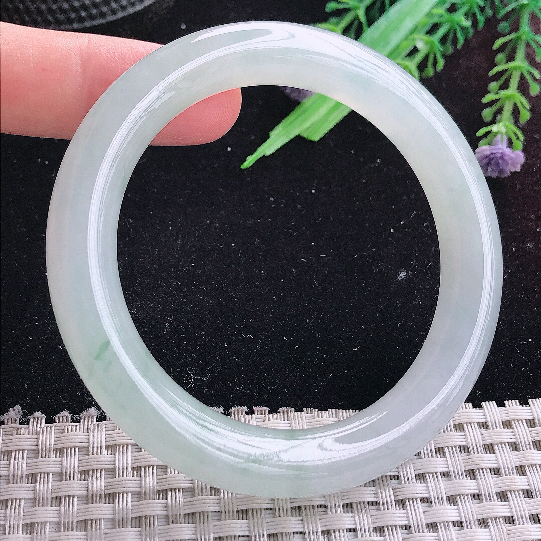 实拍A货翡翠55.5/10.3/10.2老坑冰透起胶冰飘花圆条手镯平安镯美人镯