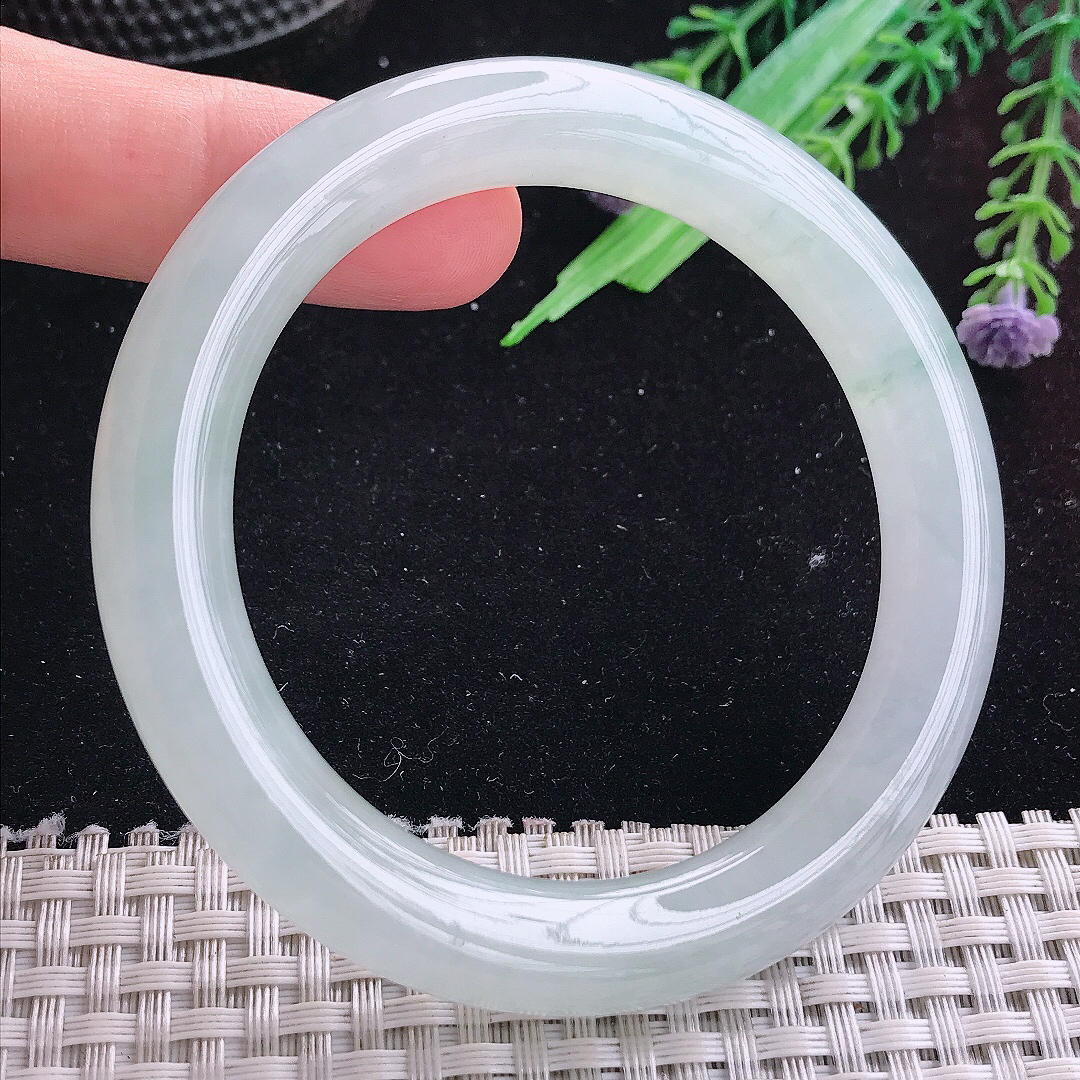 实拍A货翡翠55.5/10.3/10.2老坑冰透起胶冰飘花圆条手镯平安镯美人镯