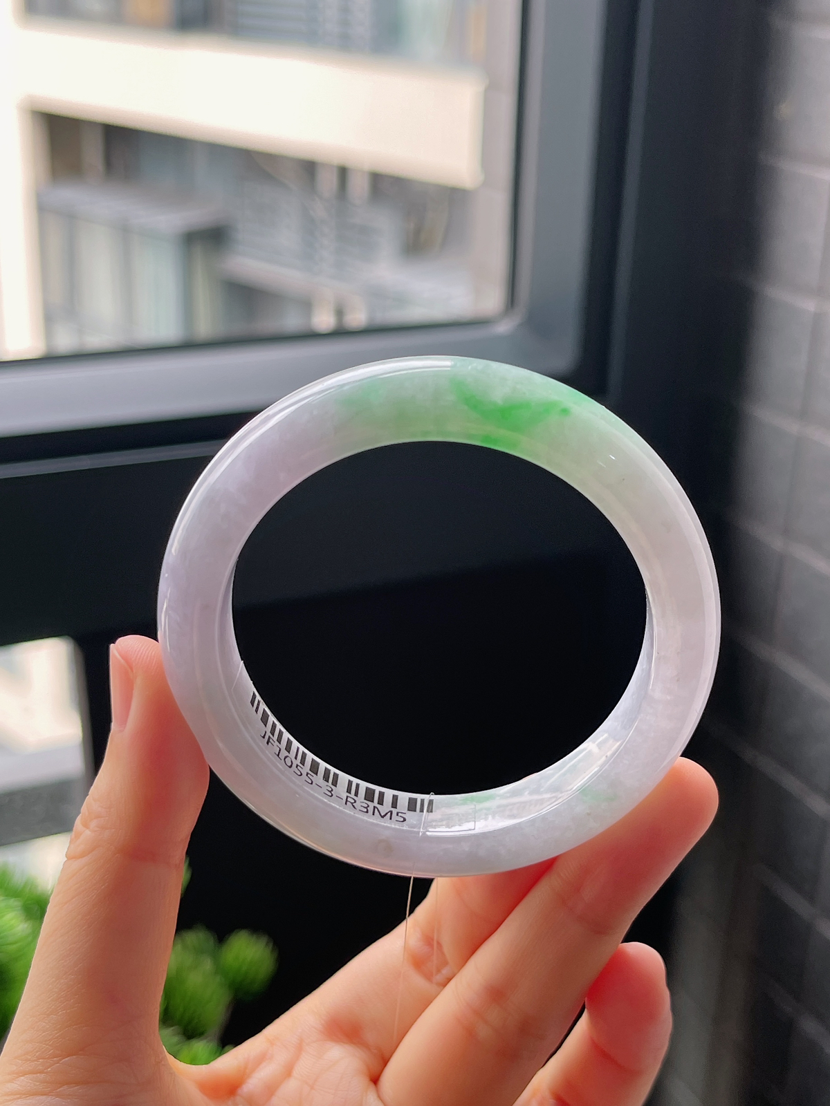 正圈53.5圈口，翡翠糯化种飘绿手镯