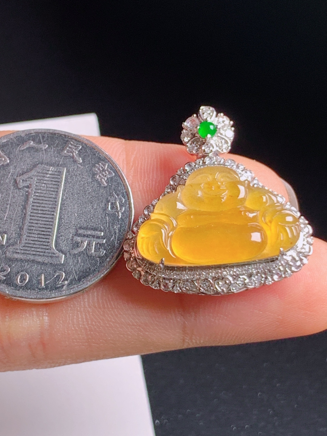 冰黄翡佛公吊坠，金黄浓郁胶感十足，18K钻镶显贵气 900702