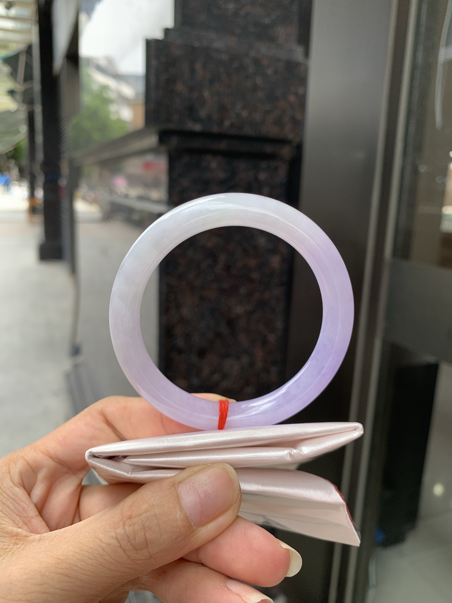 美人条 53.3-8.2-8.4 0705-N1152 打灯棉絮，底妆水润，半圈渐变吸睛抢眼，浪漫迷人，仙气飘飘，优雅高贵显气质，感满满，满满底色均匀不失色，不同光线不一样视觉感受