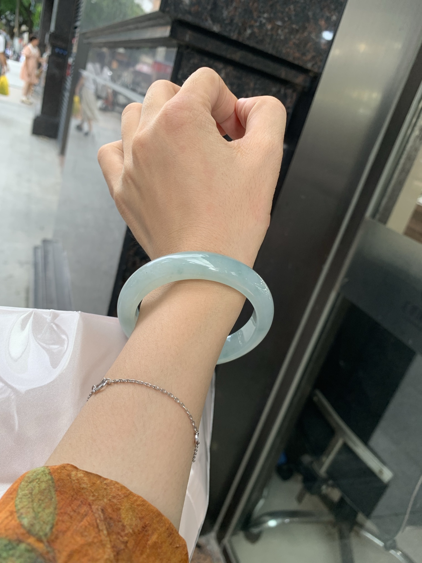 冰蓝飘花正圈 0705-N1157 打灯棉线，底妆冰润细腻，碎花灵动像是被风吹散的蓝墨水，恰似春夜星河落入腕间🪸
