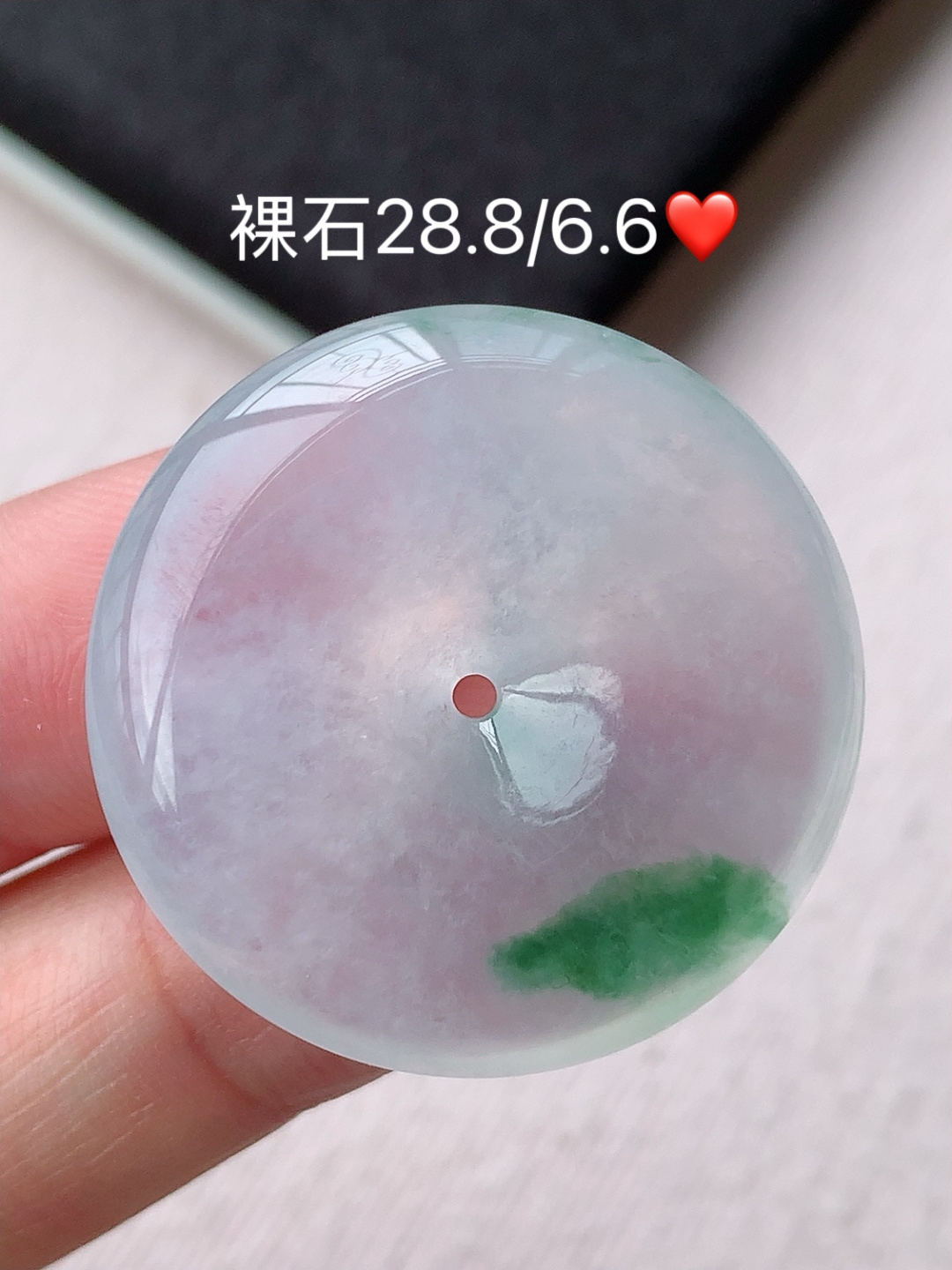 ️️ 冰飘绿平安扣挂件 底子细腻，色泽鲜艳，佩戴简单大方，28.8-6.6