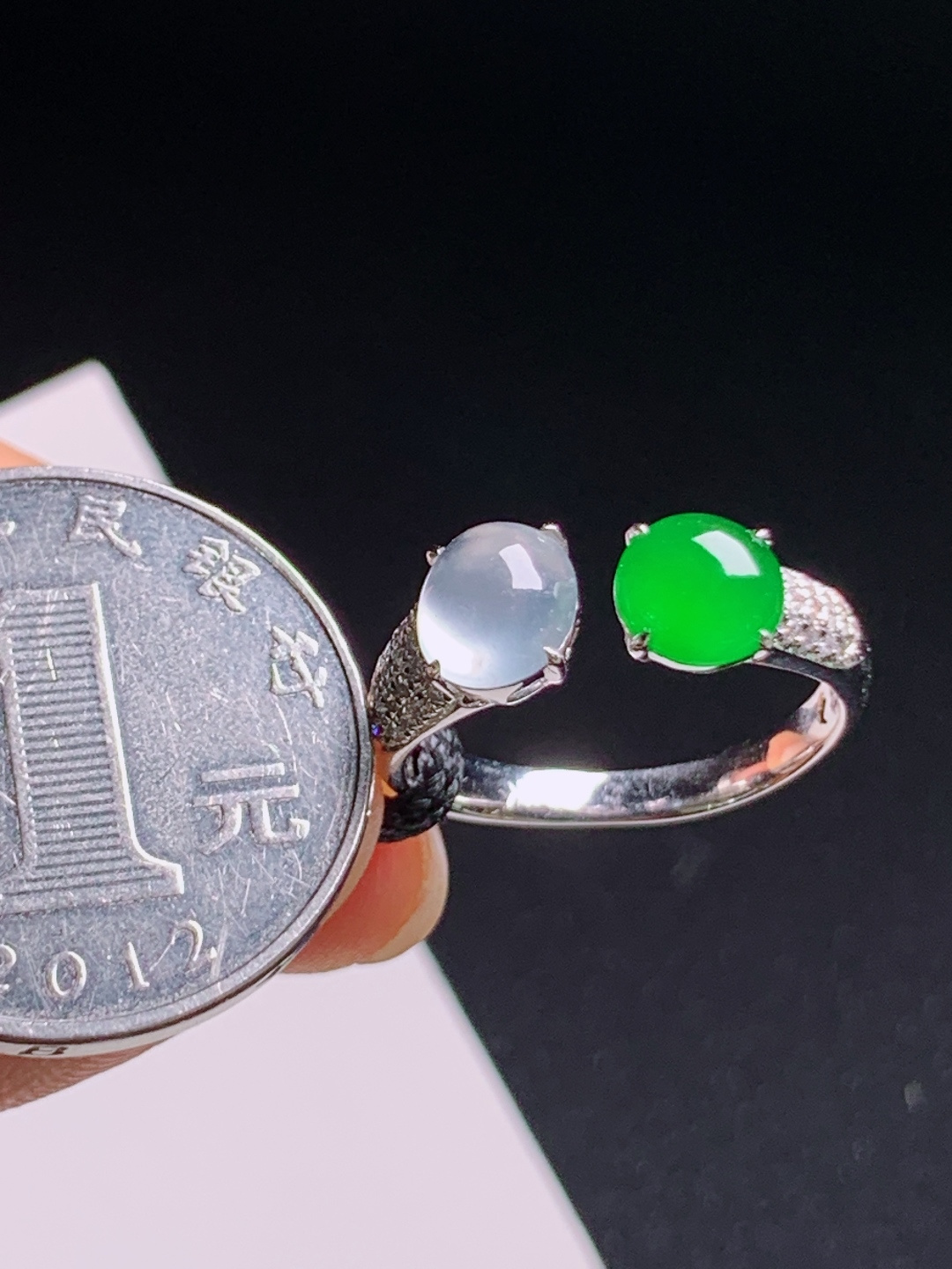 冰绿旦面戒指，一白一绿撞色清爽，简约设计日常百搭