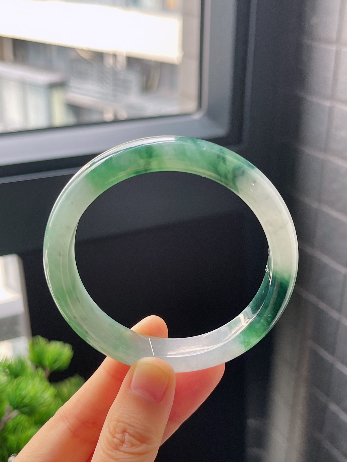 正圈58圈口，翡翠冰糯种飘绿手镯