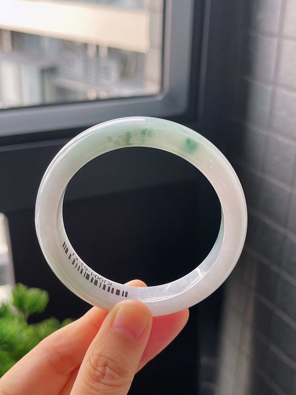正圈55圈口，翡翠冰糯种飘绿手镯