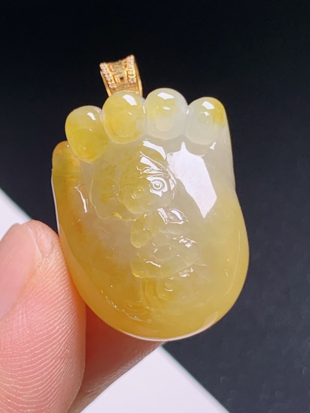 黄翡悟空佛脚吊坠，色泽温润雕工精巧，知足安康 530702