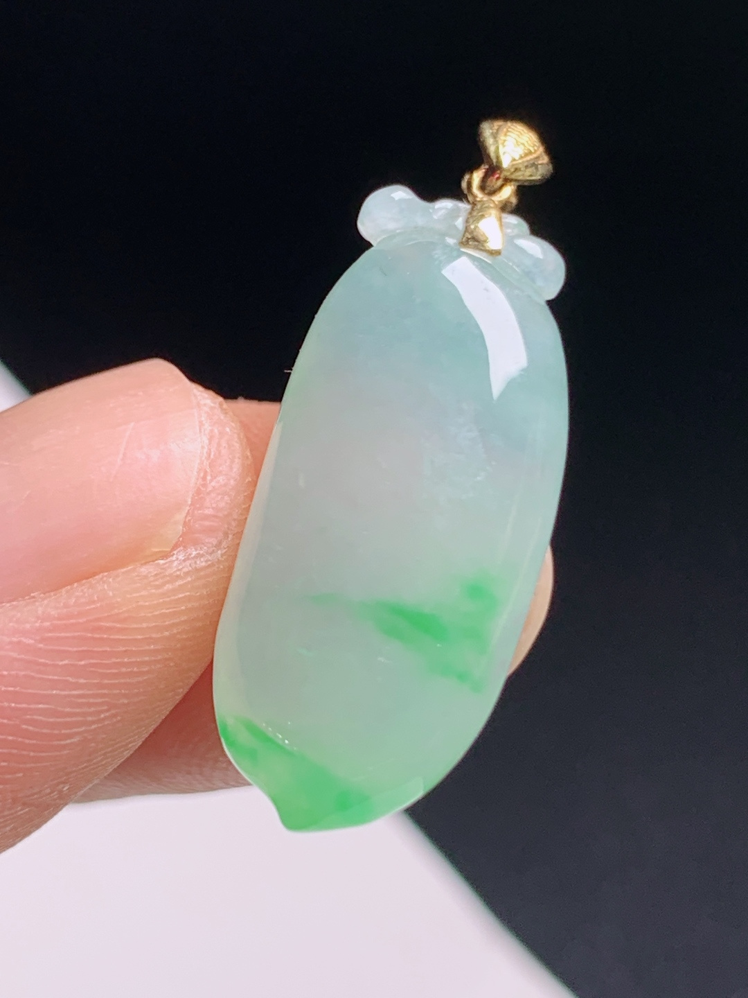 冰飘绿福瓜吊坠，18K金扣点缀，水润鲜翠，多福绵长 440702