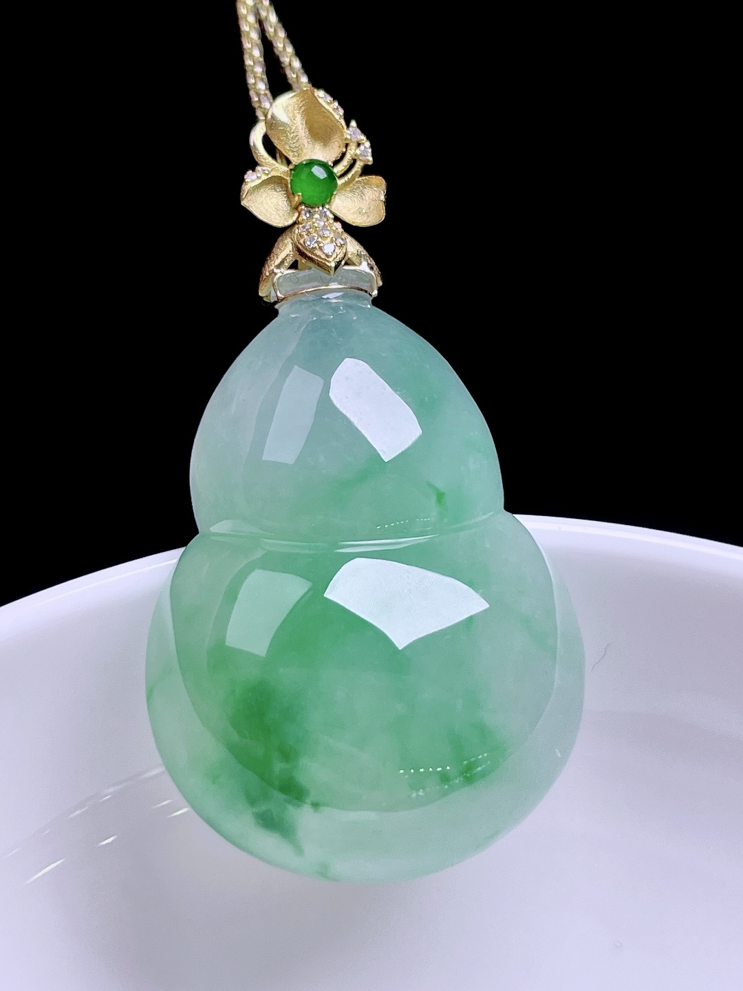 冰飘花葫芦 飘花灵动，种老水润，18k金镶嵌 整体：41.2 裸石：31.8/23/9
