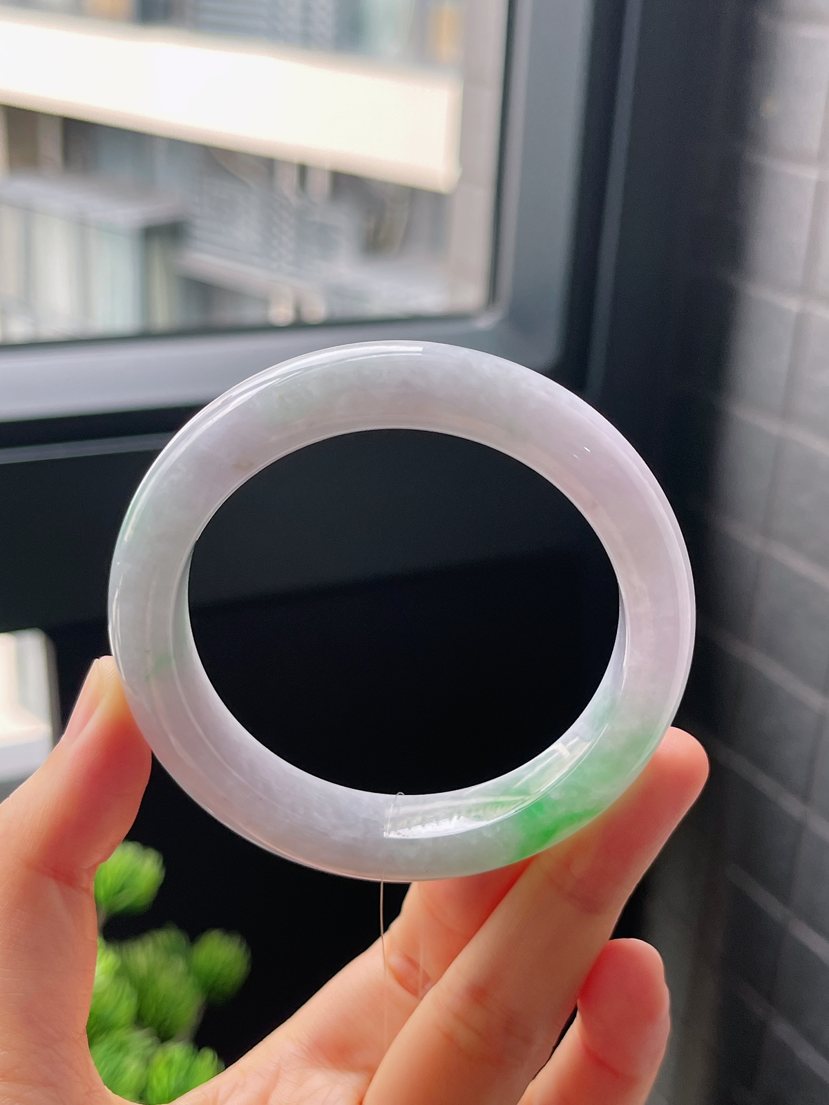 正圈53.5圈口，翡翠糯化种飘绿手镯
