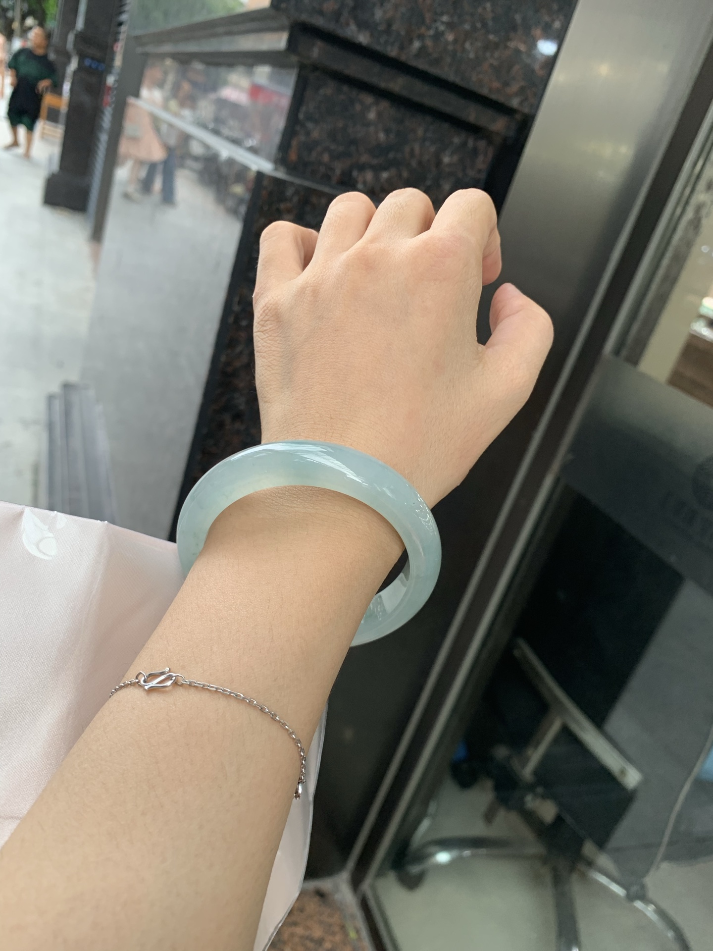 冰蓝飘花正圈 0705-N1157 打灯棉线，底妆冰润细腻，碎花灵动像是被风吹散的蓝墨水，恰似春夜星河落入腕间🪸