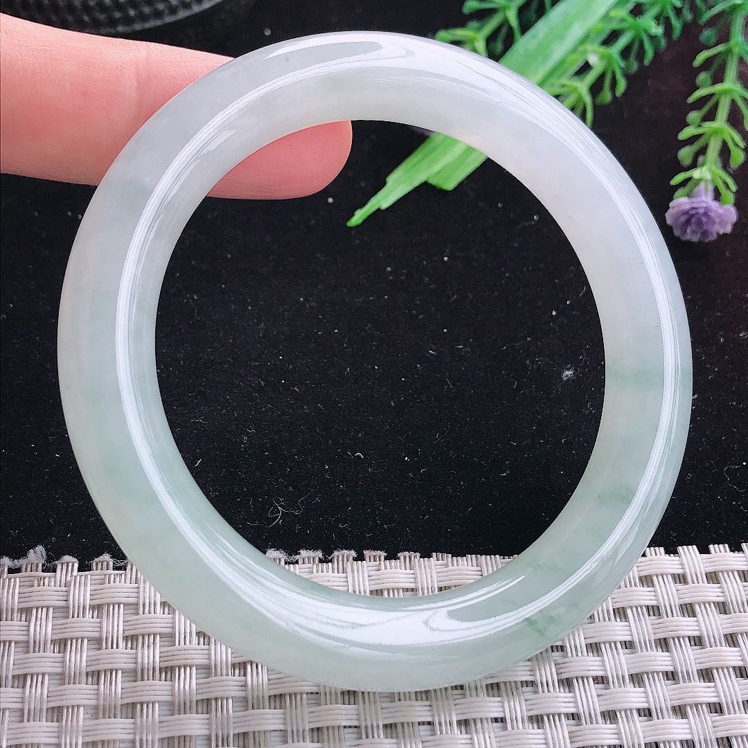 实拍A货翡翠55.5/10.3/10.2老坑冰透起胶冰飘花圆条手镯平安镯美人镯